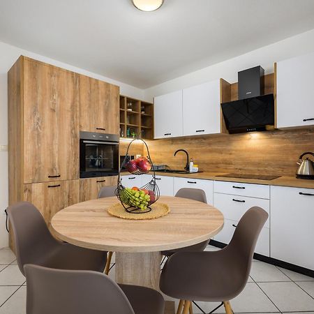 App D Comfort Umag Exterior foto